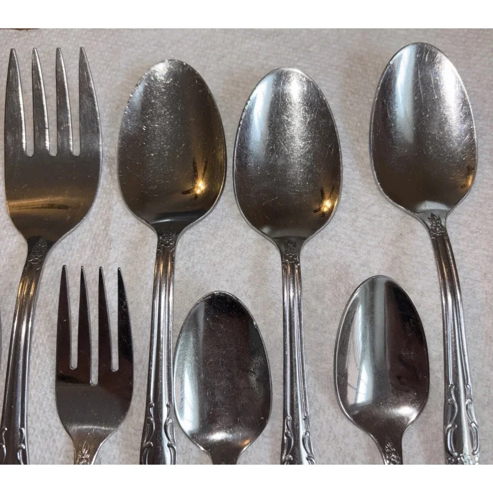 ONEIDA ROSEWOOD STAINLESS FLATWARE FLORAL SCROLLS TABLESPOONS, TEASPOONS, FORKS